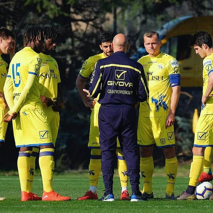 ACキエーヴォ・ヴェローナさんのインスタグラム写真 - (ACキエーヴォ・ヴェローナInstagram)「⚽📸 Le immagini del match amichevole tra @acchievoverona e @gc_zuerich_offiziell terminato 0️⃣-0️⃣ 💛💙 ⚽📸 The pics of the friendly match between @acchievoverona and @gc_zuerich_offiziell 0️⃣-0️⃣💛💙 #ChievoVerona #gialloblù #ForzaChievo #amichevole #friendlymatch #Veronello #Grasshoppers #football」3月23日 2時05分 - acchievoverona