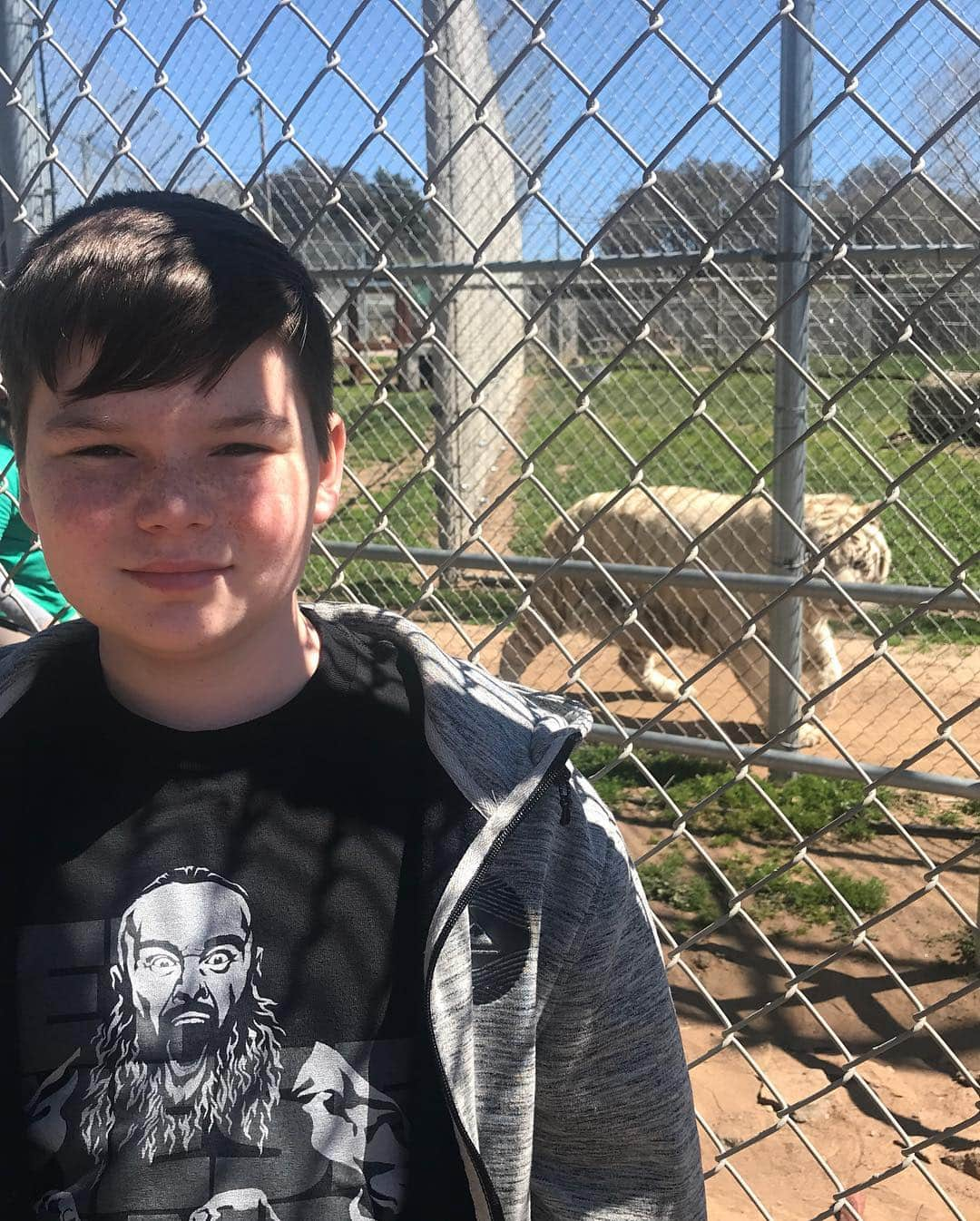 テス・ホリデーさんのインスタグラム写真 - (テス・ホリデーInstagram)「A few days ago I took my family @nickhollidayco & @nadiaaboulhosn to visit @lionstigers_andbears . It was amazing to see and feed these animals up close, and learning all about the exotic animal trade was truly eye opening so I want to share what I’ve learned with y’all: 🦁🐯🐻 Please don’t ever pay to hold, pet, pose or play with baby bear, lion, tiger, leopard or other big cat cubs.  It’s always bad for the animals. (I’ve done this before and will never do it again) 🦁🐯🐻 We also need to raise awareness for the root of the problem- the thousands of captive wild animals who are bred into abuse in the exotic animal trade in the United States. The cubs are ripped from their mothers, malnourished, over-handled, mistreated, and then they disappear to live their lives in tiny backyard cages, or be slaughtered in “canned hunts” and sold for body parts.  The lucky ones make it to an accredited sanctuary like Lions Tigers & Bears. 🦁🐯🐻 No one wants to fund animal abuse - and unfortunately, if you are holding a baby bear, lion, tiger or other apex predator, you are supporting an industry that hurts animals.  There are no legitimate accredited sanctuaries or zoos (Global Federation of Animal Sanctuaries, American Sanctuary Association, or Association of Zoos and Aquariums) that allow hands-on encounters with baby tigers, lions or bears, because these activities endanger people and expose captive wild animals to abuse. 🦁🐯🐻 Not only do they have a beautiful sanctuary, the owner & founder Bobbi Brink is a total badass. She travels around the country in her semi truck, rescuing animals & speaking to law makers to get legislation changed to protect these wild animals. You know I love a strong woman! If you are in Southern California, please visit @lionstigers_andbears -  Every dollar helps keep them alive, but if you can’t make it in person and there is a link in my bio to donate to them so they can continue helping these animals and more! 💕」3月23日 1時58分 - tessholliday