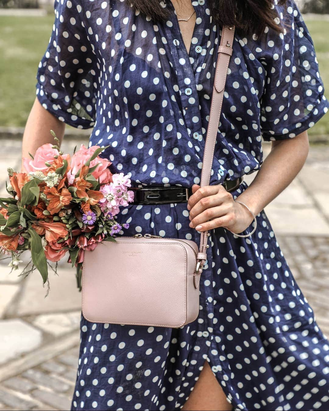 Mariko Kuoさんのインスタグラム写真 - (Mariko KuoInstagram)「#AD I feel like the luckiest Mama as I've just received this pink camera bag and bouquet from @AspinalofLondon to celebrate Mother's Day in style.  With the special day just around the corner, have you decided on how you'll be spending that day with your Mother?  If you are looking for a great gift, stop by Aspinal of London's store anytime between the 21st to the 31st of March as they are partnering with @BloomandWild to offer a beautiful bouquet worth £26 as a gift with any purchases over £150 (whilst stock lasts). Why not treat our incredible Mothers with a little something special to say how much we love them! #AspinalofLondon #BloomandWild」3月23日 2時06分 - marikokuo