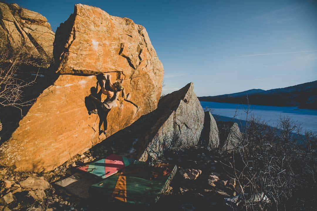 チェルシー・ルーズさんのインスタグラム写真 - (チェルシー・ルーズInstagram)「My name is Chelsea Rude. I’m 32 years old and have been a professional rock climber for about 12 years. Climbing is my passion; it has been the greatest gift in my life. But it does not define me.  I love human connection, working with underserved populations and always wish that more humans would open their eyes to the grey world we live in; it’s not all black and white because life isn’t that easy.  Two things that make me feel fulfilled in life is supporting LGBTQ humans and supporting the right for women to have control over their bodies. Some of my most impactful moments as an adult have occurred while creating safe spaces for humans to express themselves, whether it be for them to get on hormones to become who they truly feel they are or through supporting women choosing abortion through my work. These two things, while some might very much disagree with me, are some of my proudest accomplishments thus far.  Hooray for Friday, showing more compassion and less judgement!  @krisugarriza Photo」3月23日 2時18分 - chelseanicholerude