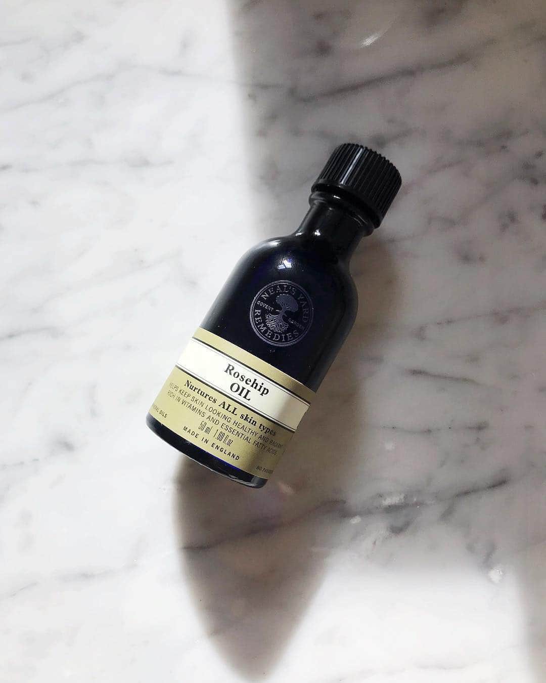 Neal's Yard Remediesさんのインスタグラム写真 - (Neal's Yard RemediesInstagram)「We're all about glowy skin at the moment, that's why we've been using our Organic Rosehip Oil everyday to help our skin look radiant! ✨ [📸 @nyr_finland]」3月23日 2時21分 - nealsyardremedies