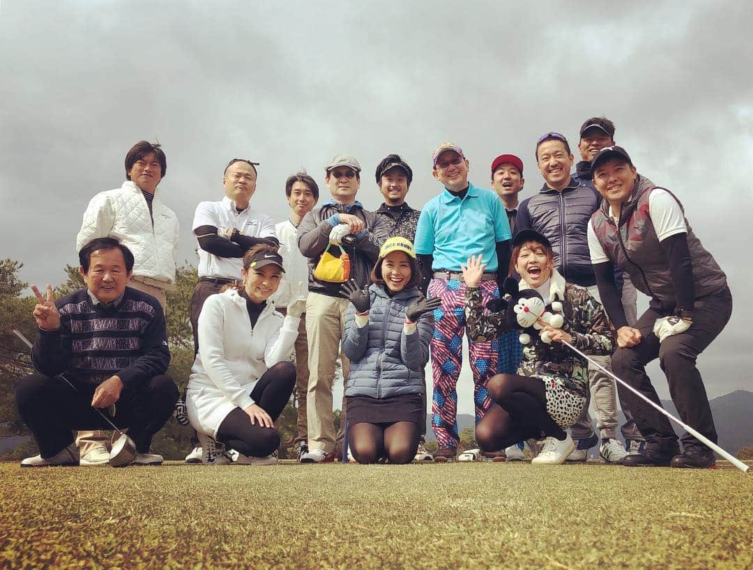 武田訓佳さんのインスタグラム写真 - (武田訓佳Instagram)「#golf #すまたん すまたんゴルフコンペ 春の陣🌸 ・ ・ お昼休憩で石川さんがサラリと ・ 「ぼく、アサシビール」 ・ ・ 😍笑 ・ ゆるゆる楽しいゴルフでした⛳️💕 ・ ・ プレー自体は、最近何かがおかしい。ずっと120以上たたく😭 ・ どこかで修正したい！！ ・ ・ #ゴルフ女子 #ゴルフウェア #jott #lecoqsportif #23区  #アサシビール #シルメシ #しょうしょうしき #江戸弁 #😂❤️ #ベタピン #ショートホール #一打目チョロしまして #2打目 #ピンに当たったショット #記念の1枚 #2打目やけれど #でもさ #スコア #127 #😭 #⛳️」3月23日 7時54分 - kunika0117