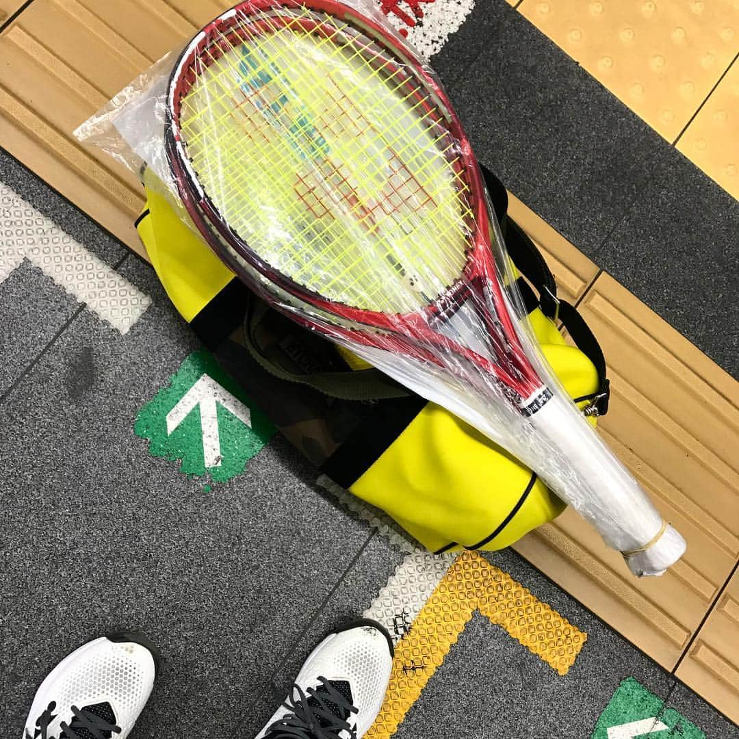 奥野彩加さんのインスタグラム写真 - (奥野彩加Instagram)「Another day to grind 🎾💫💪 #GoodMorning #SaturdayMornings  今日は電車人が少ないと思ったら、、土曜日だった💭  土日関係なく毎日動いてると日にち分からなくなる😆😅 #今日も皆さん良い一日を #頑張ろう ！ #もう春だ ！🌸 ・ ・  #テニス #トレーニング #アスリート #ジム #筋トレ #筋トレ女子 #スポーツ #tennis #sports #life #gym #training #fitness #fit #athlete #japanese #tennisplayer #work #테니스 #연습 #훈련 #스포츠  #운동 #love」3月23日 7時49分 - ayakaokuno