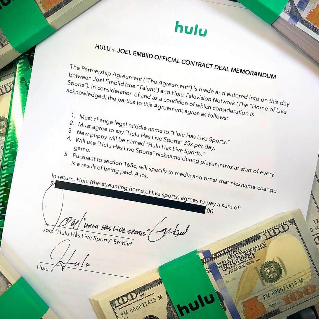 Hulu Home of Emmy-winningさんのインスタグラム写真 - (Hulu Home of Emmy-winningInstagram)「#HuluSellouts Game: Can you comment "Hulu Has Live Sports" word by word without being interrupted by someone else? Go! 👇」3月23日 7時50分 - hulu