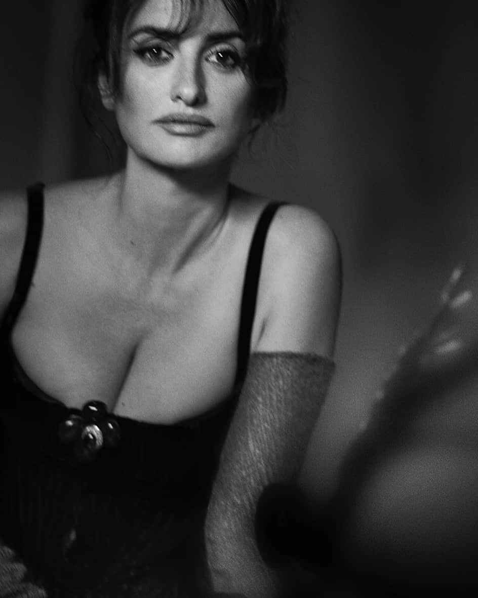 ピーター・リンドバーグさんのインスタグラム写真 - (ピーター・リンドバーグInstagram)「Penélope Cruz, Madrid, 2019 - Creative: Penélope Cruz Styling: Juan Cebrian Hair: Odile Gilbert Make up: Pablo Iglesias - #LindberghStories #PenelopeCruz #HomageToKarl #VoguePenelope #vogueespaña #coverstory #2bmanagement」3月23日 2時31分 - therealpeterlindbergh