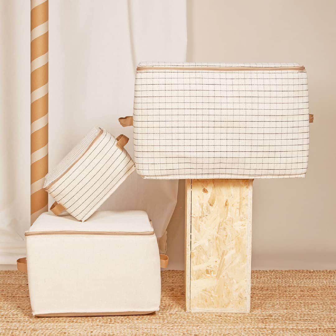 ベンシモンのインスタグラム：「Canvas naturel et paillettes discrètes ✨ Notre nouvelle collection de House Cases se fondra dans votre déco ! 🇬🇧 Natural canvas and discreet sparkles ✨ Our Houses Cases collection will fits in your deco! #bensimon #housecase #canvas #HC #home」