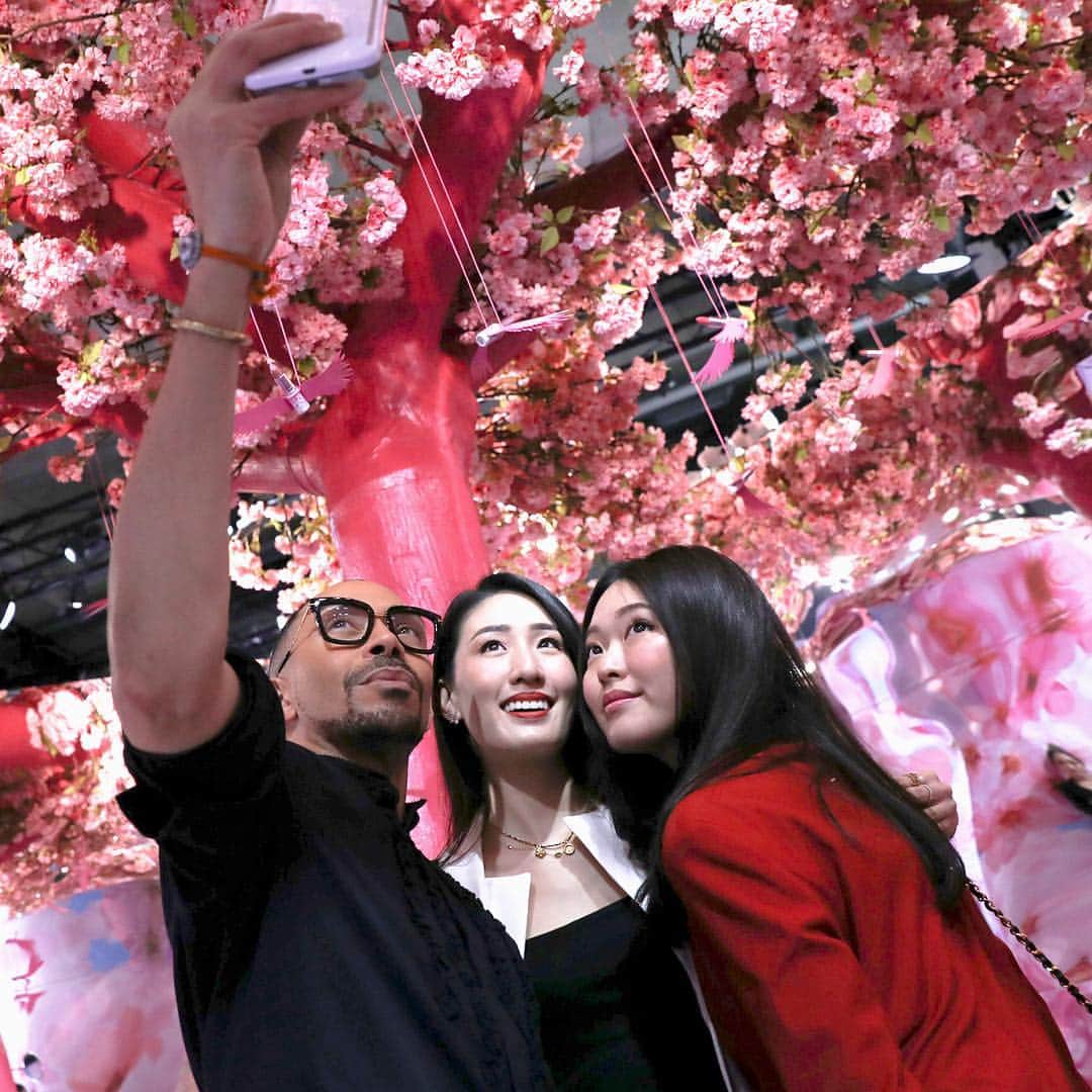 メイクアップアートコスメティックスさんのインスタグラム写真 - (メイクアップアートコスメティックスInstagram)「Cherry blossom season: now in full swing 🌸 We celebrated with @sandrea26france, @ohhowstrange and @bellywellyjelly in Japan with sakura dreamscapes and springtime shades from #MACBoomBoomBloom! #MACSpringPreview」3月23日 2時29分 - maccosmetics