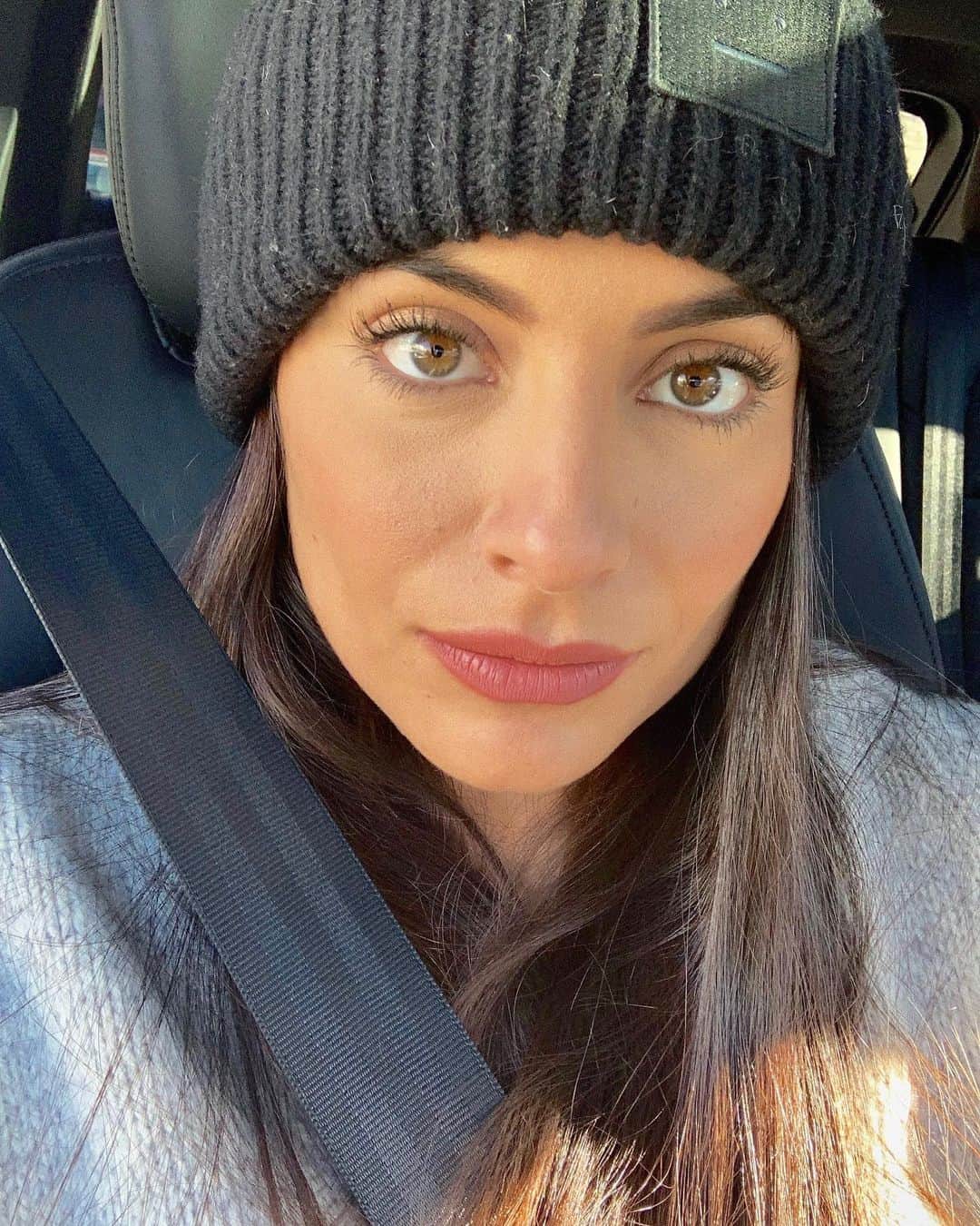 Ana Brenda Contrerasのインスタグラム：「I need vacation ➡️ my face when I’m 2 weeks away from going home 🏡  #homestretch  Me Urge la Vacación! 🤷🏻‍♀️ ➡️ mi cara porque ya merito 😋」