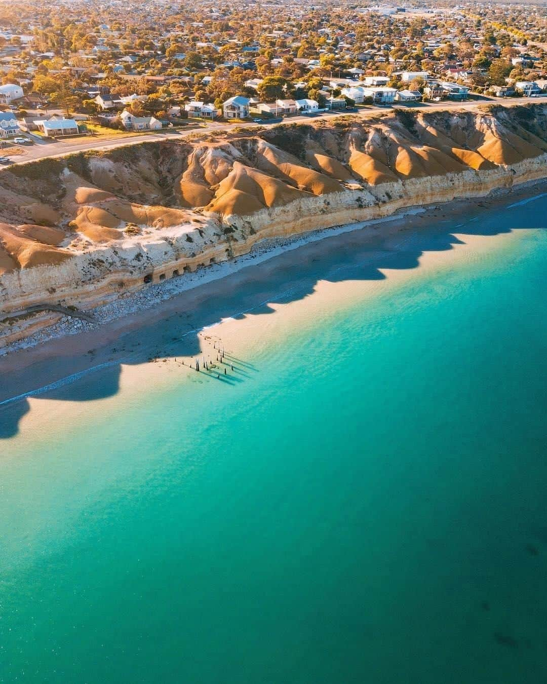 Australiaさんのインスタグラム写真 - (AustraliaInstagram)「Ochre cliffs, sea caves and soft white sand? You really tick all the boxes, #PortWillunga! ✅ @samclarkphotography captured this stunning scenery at one of @fleurieupeninsula's most photogenic beaches that's only 45 minutes from #Adelaide. This beachside town in @southaustralia is famous for its golden cliff faces, crystal clear waters and the #StarofGreecer shipwreck that makes the perfect diving spot. TIP: Don't leave without a meal at @starofgreece restaurant on the edge of the clifftop, your eyes will get quite the feast overlooking the beach too.  #seeaustralia #southaustralia #fleurieupeninsula #travel #landscapephotography」3月23日 3時00分 - australia