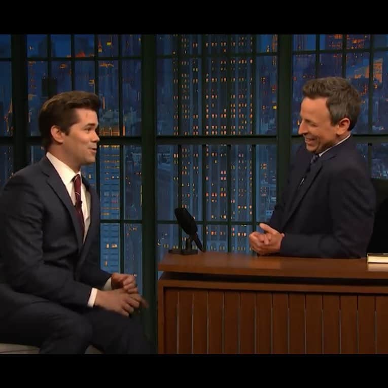 アンドリュー・ラネルズさんのインスタグラム写真 - (アンドリュー・ラネルズInstagram)「As always it was a real joy to talk with Seth Meyers last night. This is us chatting about auditioning for Oliver! writing about sex, and my mother. Keeping it classy! Thank you for having me back, Seth!」3月23日 3時04分 - andrewrannells