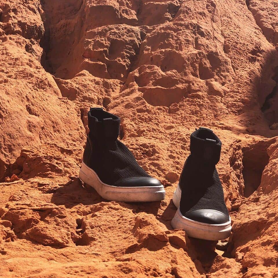 ブルーノボルデーゼさんのインスタグラム写真 - (ブルーノボルデーゼInstagram)「ATOS by @brunobordese #surfshoes  #reddesert . . . . . . . . . . #atos #brunobordese #newcollection #spring #summer #ss19 #sneakers #sock #blacks #brunobordeseshoes #shoesoftheday #madeinitaly #shoesaddict #footwear #streetwear #instashoes #desert #basile」3月23日 3時10分 - brunobordese_official