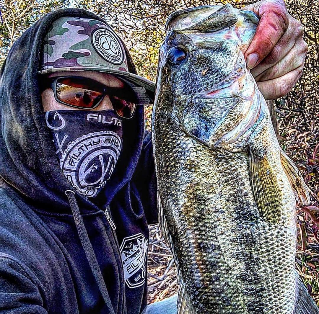 Filthy Anglers™さんのインスタグラム写真 - (Filthy Anglers™Instagram)「Who’s fishing this weekend?! Meeee. Felt so good to finally say that. Team Filthy member Ray @socal.bass.angler got the party started a little earlier in the week. Check out this beauty he landed out on the west coast. This man is all Filthed out and officially Certified Filthy, appreciate the support. Grab yourself some gear today at  www.filthyanglers.com #filthyanglers #getfilthy #hunting #bassfishing #fishing #fishon #photo #largemouthbass #smallmouth #largemouth #bigbass #outdoors #fishforlife #ladyangler #lightning #nature  #girlswhofish #angler #sportfishing  #fishingtrip #iamsportsman #getoutside」3月23日 3時11分 - filthyanglers