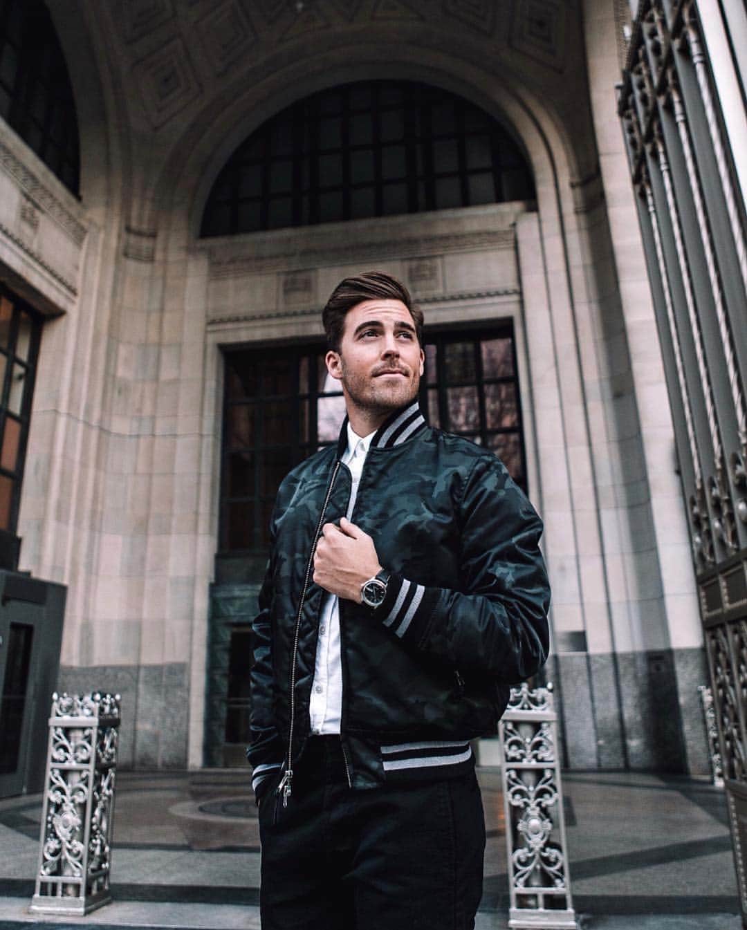 のインスタグラム：「#Snyderstyle with @johnphilp3! Use the hashtag for a chance to be featured. - #Toddsnyder」