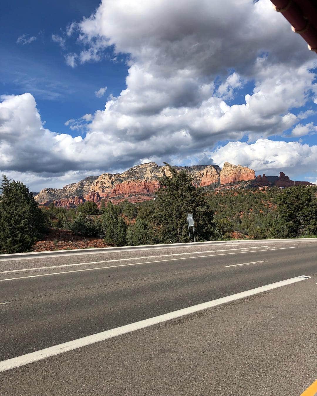 牧田和久さんのインスタグラム写真 - (牧田和久Instagram)「昨日はSedona🏜 自然が凄かった💦PINK Jeep toursでは色んな場所に行けるそうです！ 自然が創り出される場所はパワーが凄いですよね。 #Arizona #Sedona #Redrock #Pinkjeep #Pinkjeeptours #自然 #パワースポット」3月23日 3時31分 - k.makita_53