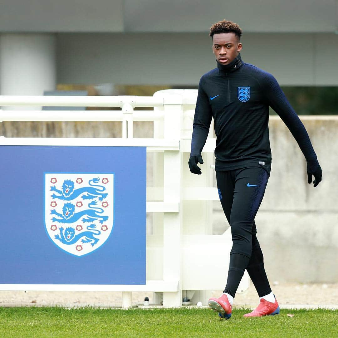 チェルシーFCさんのインスタグラム写真 - (チェルシーFCInstagram)「Callum Hudson-Odoi could become the Blues' youngest-ever England international if he is handed his debut tonight! Best of luck, @calteck10! 💪 #CFC #Chelsea」3月23日 3時34分 - chelseafc