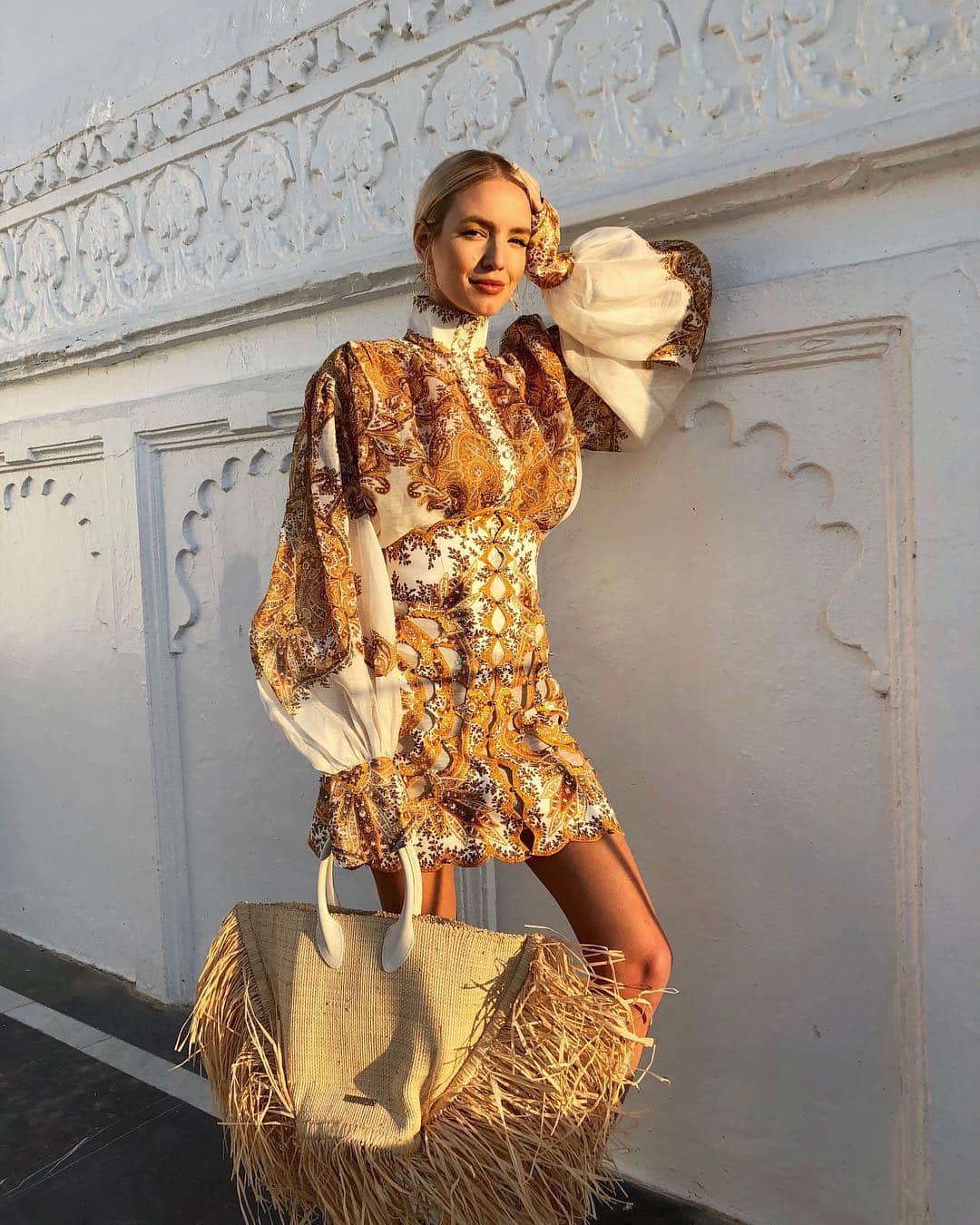 レオニー・ハンネさんのインスタグラム写真 - (レオニー・ハンネInstagram)「My favorite shades for India. 🇮🇳 Anzeige/Ad @zimmermann #Zimmermann #India #Jacquemus」3月23日 3時51分 - leoniehanne