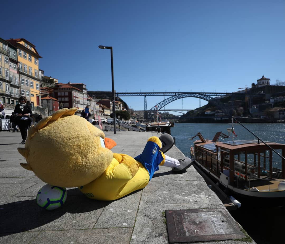 サッカー ブラジル代表チームさんのインスタグラム写真 - (サッカー ブラジル代表チームInstagram)「O #Canarinho fez a festa na cidade do Porto! 🐥⚽🇧🇷 #GigantesPorNatureza  Fotos: Lucas Figueiredo/CBF」3月23日 3時57分 - cbf_futebol