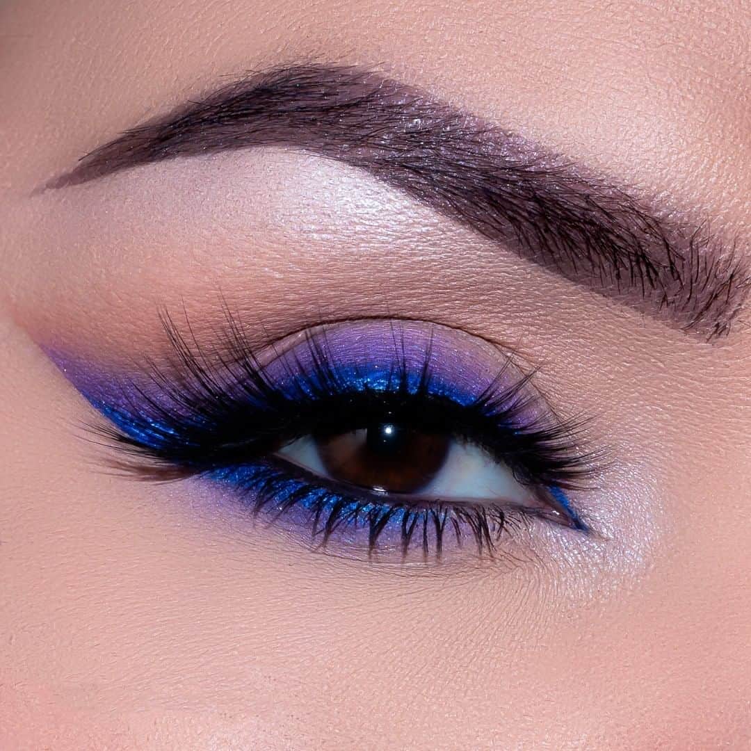 Motives Cosmeticsさんのインスタグラム写真 - (Motives CosmeticsInstagram)「This eye look from @ElyMarino is giving us major mystical vibes.  Get the look: 1.Begin by applying “Caramel” lightly onto the crease of the lid for some definition  2.Taking a piece of scotch tape place it to the edge of the eye at an angle to give you a nice clean edge. Than taking “Sassy“ apply as if you would a liner and smudge 3.Taking “Surge“ apply as a liner overtop “Sassy“ 4.Repeat steps 2 & 3 onto the lower lash line 5.Highlight the brow bone and inner corner of the eyes using “Crystalline” (Thrill Me Palette) . . . . #motives #motivescosmetics #naturalbeauty #makeup #mua #makeupartist #makeuplover #makeupaddict #makeupobsessed #makeuplove #metallicmakeup #metalliceyeshadow #liquideyeshadow」3月23日 4時01分 - motivescosmetics