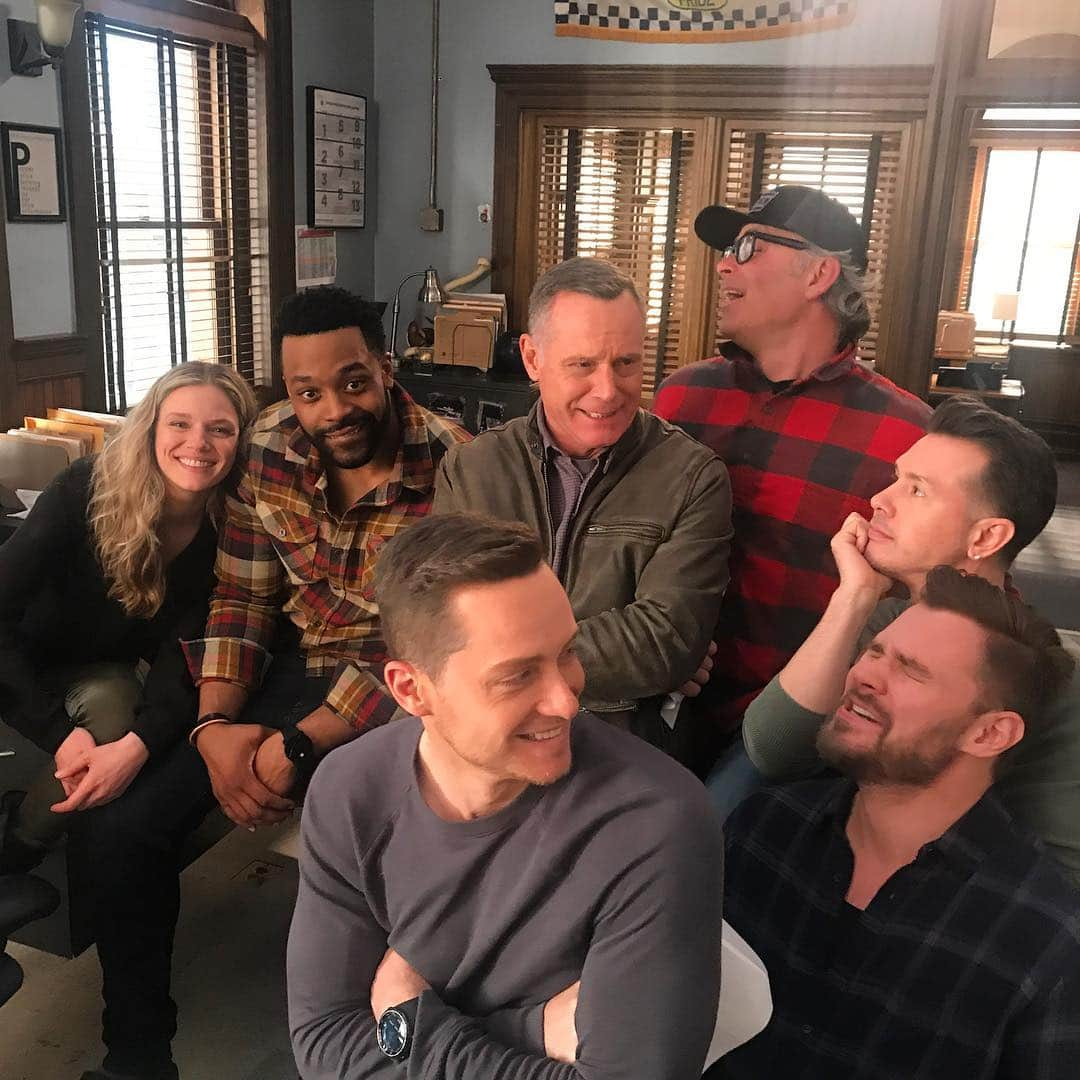 マリーナ・スコーシアーティさんのインスタグラム写真 - (マリーナ・スコーシアーティInstagram)「These goofballs. #squad #TGIF #crewfie #chicagopd #fridaymood」3月23日 4時04分 - marinasqu