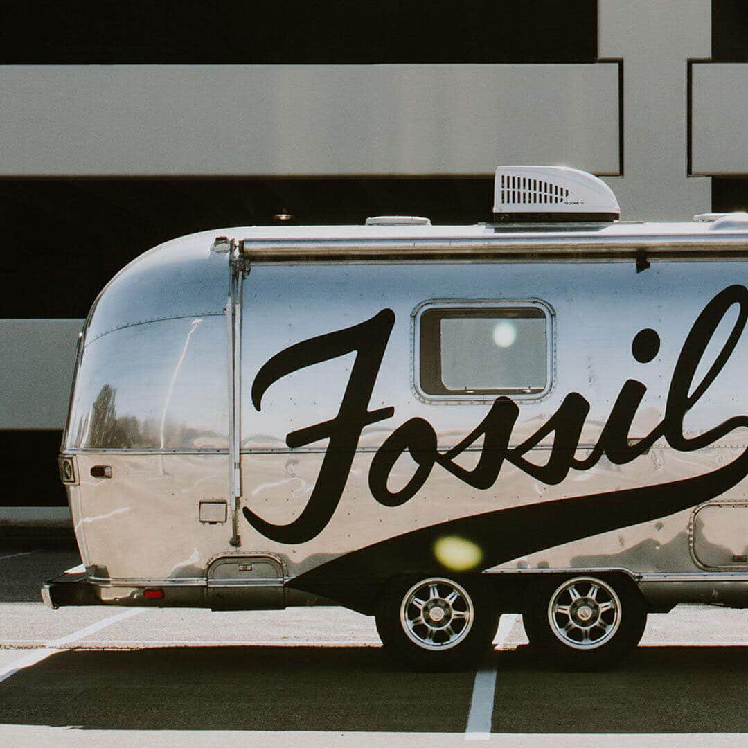 fossilさんのインスタグラム写真 - (fossilInstagram)「We did a thing and bought an Airstream. Now what should its name be?? 🤔 Drop your suggestions below!」3月23日 4時25分 - fossil