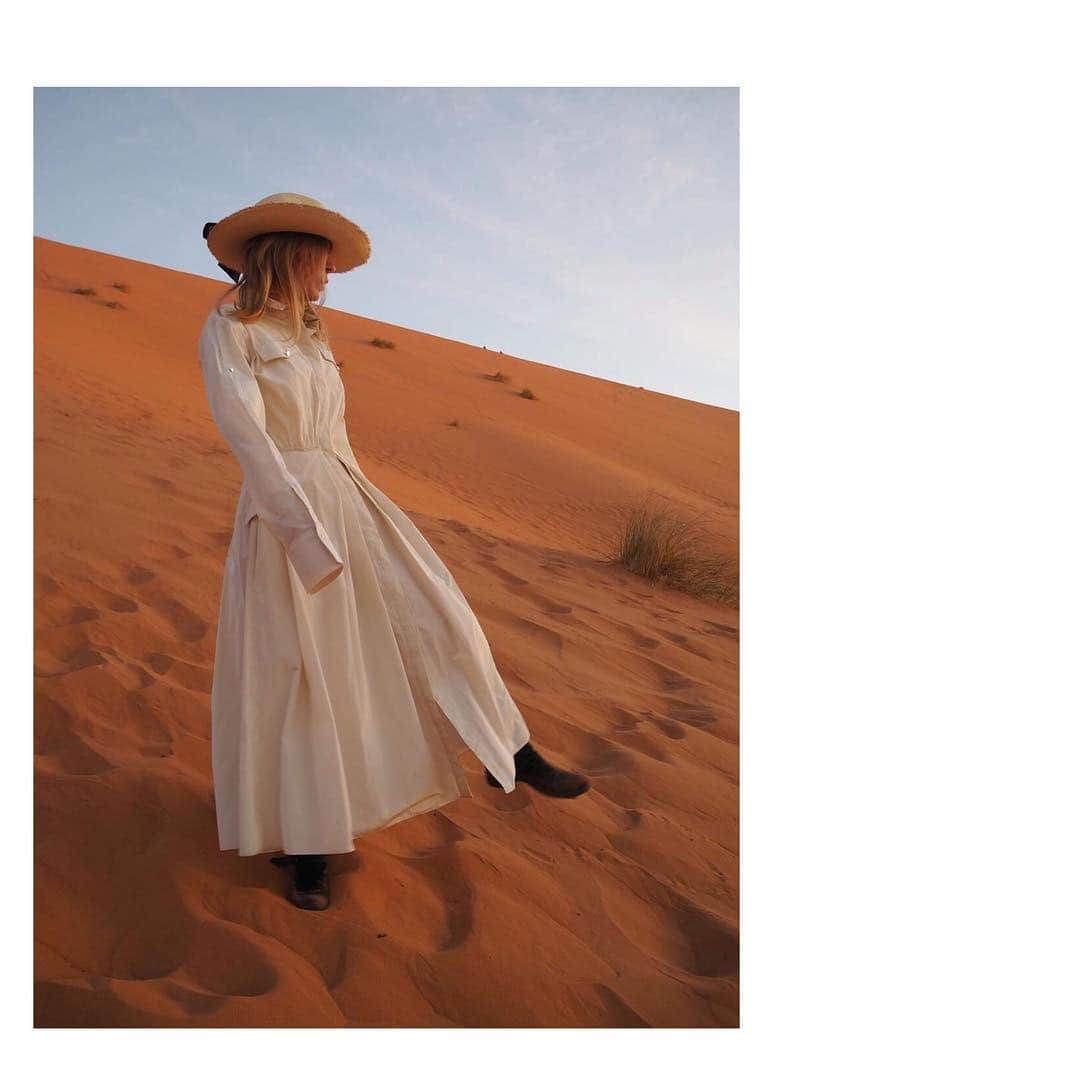 シューマッハさんのインスタグラム写真 - (シューマッハInstagram)「☀️Take me there @stylelove Xeni in #dorotheeschumacher #ss19 #BreatheHavana #dresses #takemethere #bluesky #desert #traveltheworld #warmerdays」3月23日 4時17分 - dorotheeschumacher