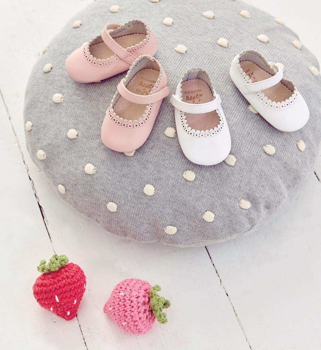 Nextさんのインスタグラム写真 - (NextInstagram)「Ever seen anything cuter? Us either! 😍 #cute #baby #newborn #shoes #fridayfeet #nextkids」3月23日 4時26分 - nextofficial