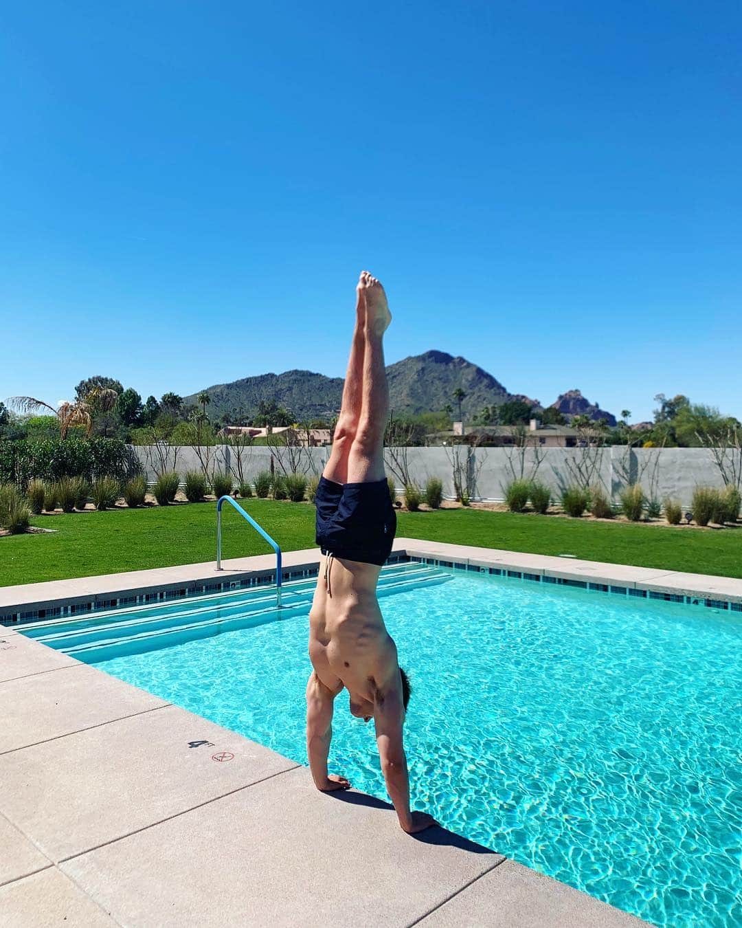 ノーラン・ジェラード・ファンクのインスタグラム：「How nice are these views? #balancingact」
