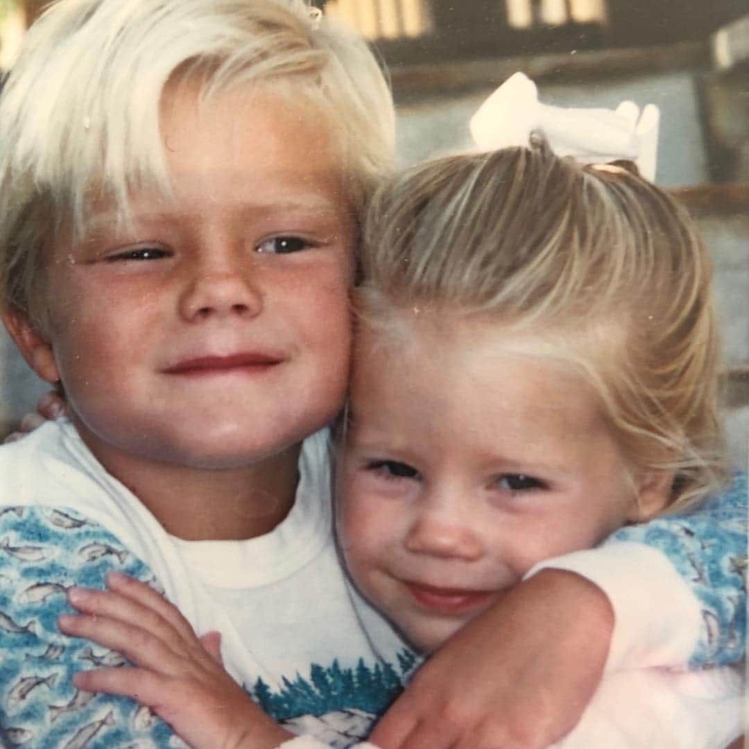 カシディ・エリン・ギフォードさんのインスタグラム写真 - (カシディ・エリン・ギフォードInstagram)「I looked up the definition of sibling hoping it would render something I could twist into some clichéd Hemingway-esque metaphor or at the very least, a Haiku but I got “A sibling is your brother or sister. It is that simple.” As you can see, neither profound nor haiku-able. And since we can’t dispute that we came from mom and we both have Dad’s weird second toe I guess the genetic evidence is solid but where Webster got it wrong is the simple part. You are the funniest, wisest, smartest, most industrious person I know and anything but simple and I can’t wait to watch your victory lap as you round out this decade. Happy birthday, Code! *the man detests social media so he will realistically never see this and probably be annoyed at me if he does」3月23日 4時40分 - cassidygiff