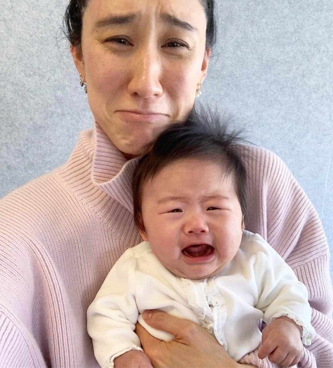 エヴァ・チェンさんのインスタグラム写真 - (エヴァ・チェンInstagram)「NOTHING BETTER THAN NEW BABY SMELL! unfortunately I sniffed @ginnynam’s perfect little baby so hard (as evidenced by the veins popping from my forehead) that I may have scared her (swipe 😂😭😂😭)」3月23日 4時43分 - evachen212