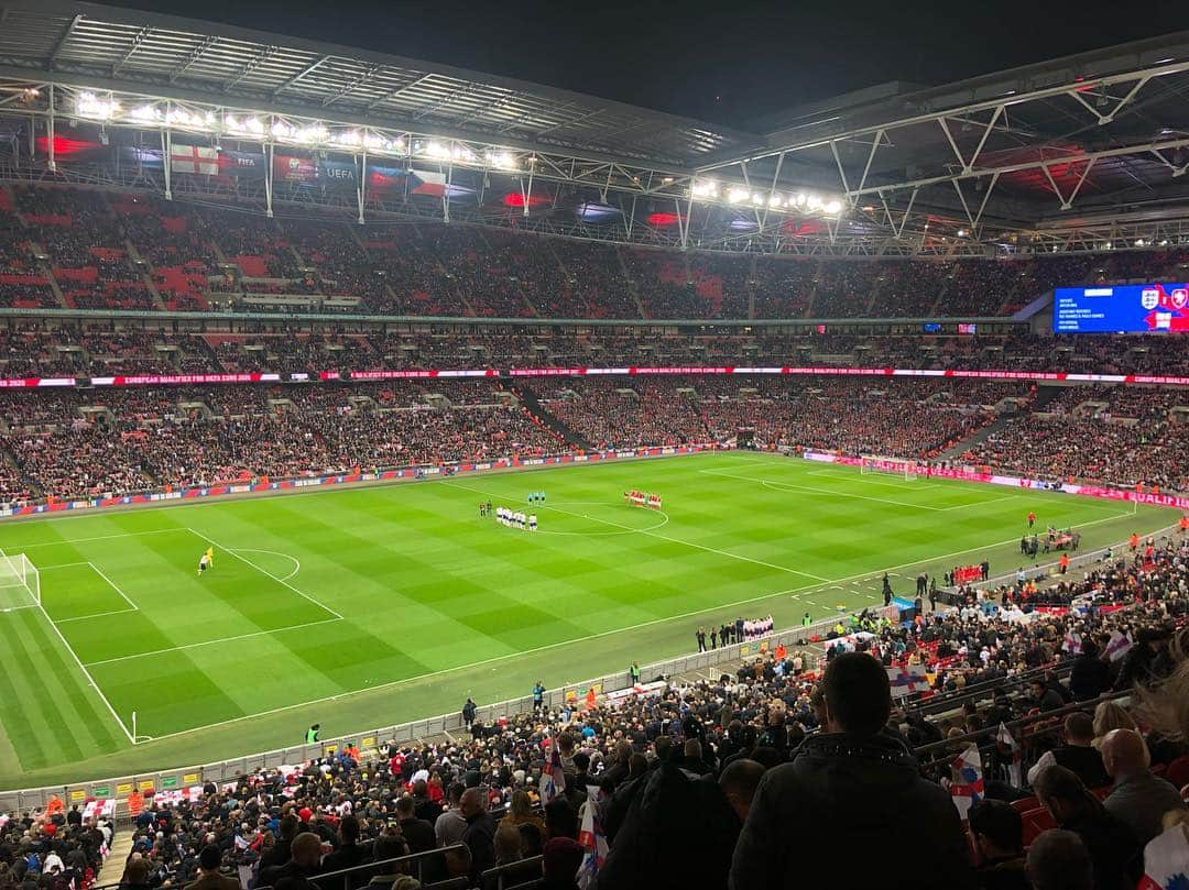 グレン・ジョンソンさんのインスタグラム写真 - (グレン・ジョンソンInstagram)「Lets go England.... #wembley #football #life #winners」3月23日 4時47分 - glenj8