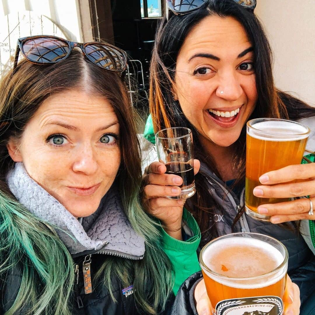 ジュリアナ・デヴァーさんのインスタグラム写真 - (ジュリアナ・デヴァーInstagram)「Going into the weekend like 🍻.⁣ ⁣ I'm about to publish my post on what to do in Sitka, Alaska, and this here craft brewery was one of my favorite finds of 2018. ⁣ ⁣ @baranofislandbrew just outside the main town is a find. My favorite beer of theirs was the Alaskan Spruce Tip - a perfect example of how local small craft breweries can showcase the flavors, styles of the region and creativity of the brewmaster.⁣ ⁣ I also loved the mountain-fresh outdoorsy beer garden they had set up for you to enjoy a flight, fresh air and the rest of the fun people also out for a taste. 🍺🍺🍺.⁣ ⁣ My friend Carolina and I wound up sitting here all afternoon getting to know people and watching the locals do stuff like use a massive blowtorch to flame up the outdoor fire pit, which seemed like a very Alaskan thing to do.⁣ ⁣ Do you have a favorite craft beer? What is it? WHERE is it? ⁣ ⁣ ⁣ ⁣ ⁣ ⁣ #beer #instabeer #craftbeerlife #craftbeer #visitSitka #travel #beerstagram #SitkaAlaska #visitalaska #julianadever #cleverdever #cleverdeverwherever #craftbrew #drinklocal #cheers #friday #igtravel #drinkcraftbeer #travelpics #girlfriends #sitkaspruce #alaskanadventures #alaskabeer #craftbeerlover」3月23日 4時57分 - cleverdeverwherever