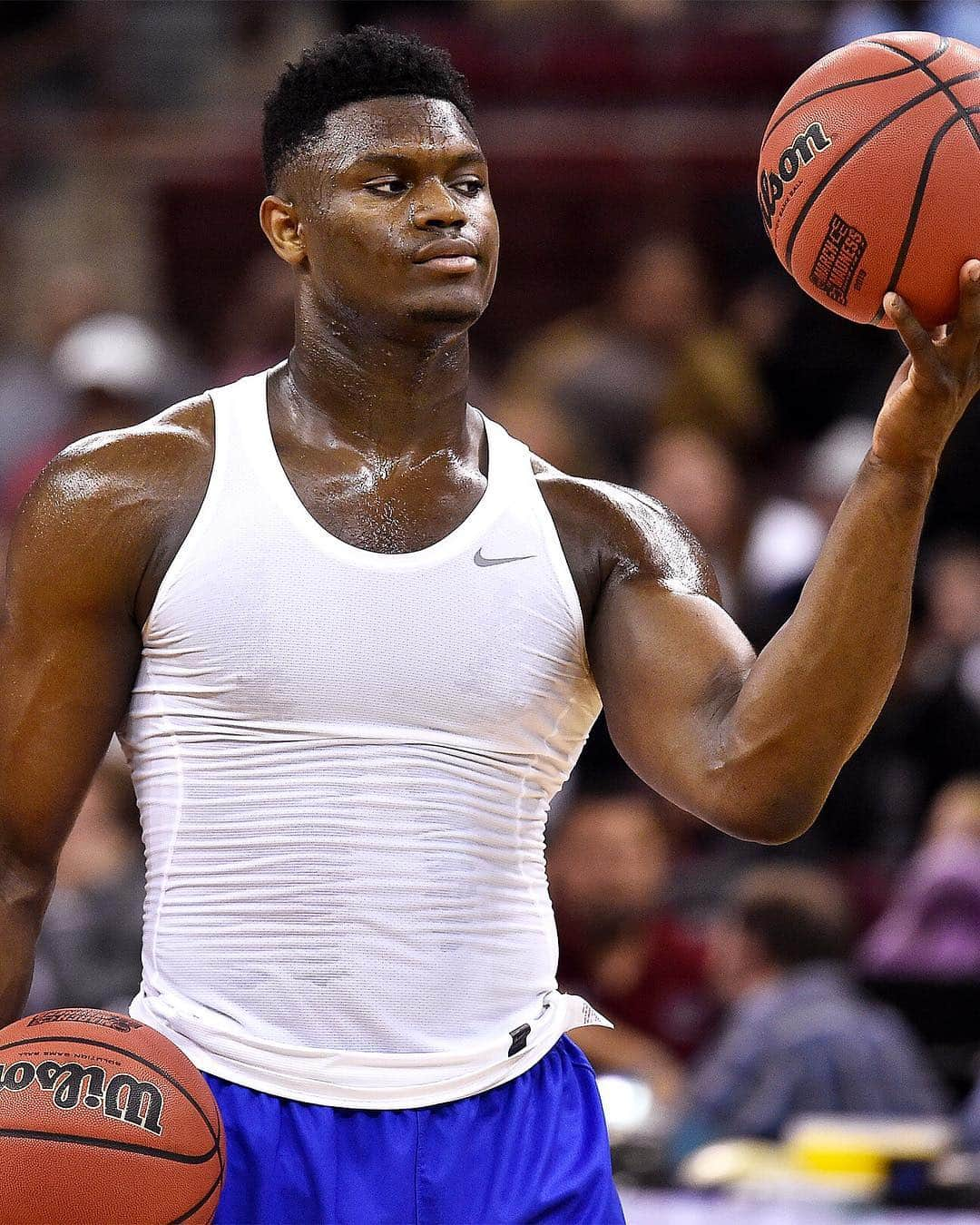 GQさんのインスタグラム写真 - (GQInstagram)「#BigFitoftheDay: The secret to pulling off a skintight white workout tank? Be Zion Williamson.💪🏾🏀 #marchmadness」3月23日 5時38分 - gq