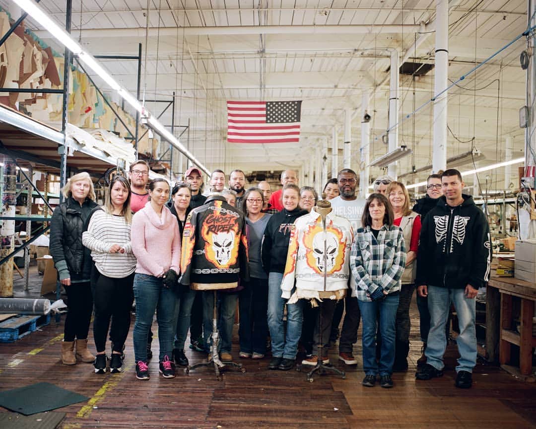 のインスタグラム：「Happt Friday, with a group photo of the hard working people who make your Vanson jackets!」