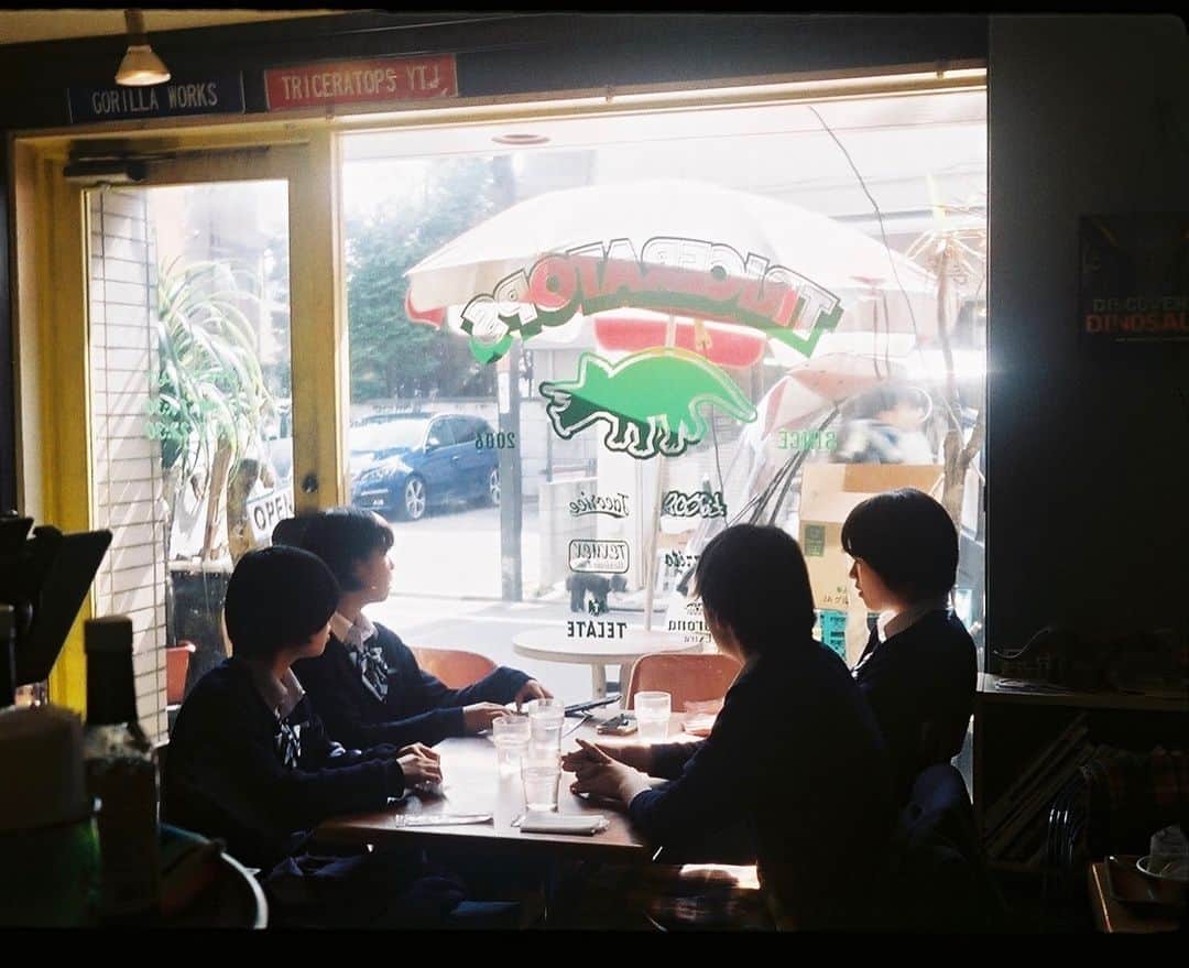 石井リナさんのインスタグラム写真 - (石井リナInstagram)「👭👭 . #filmphotography  #filmcamera #35mmfilm #35mm #OLYMPUSPENEE  #filmphotograph」3月23日 16時58分 - rina_ishii_99