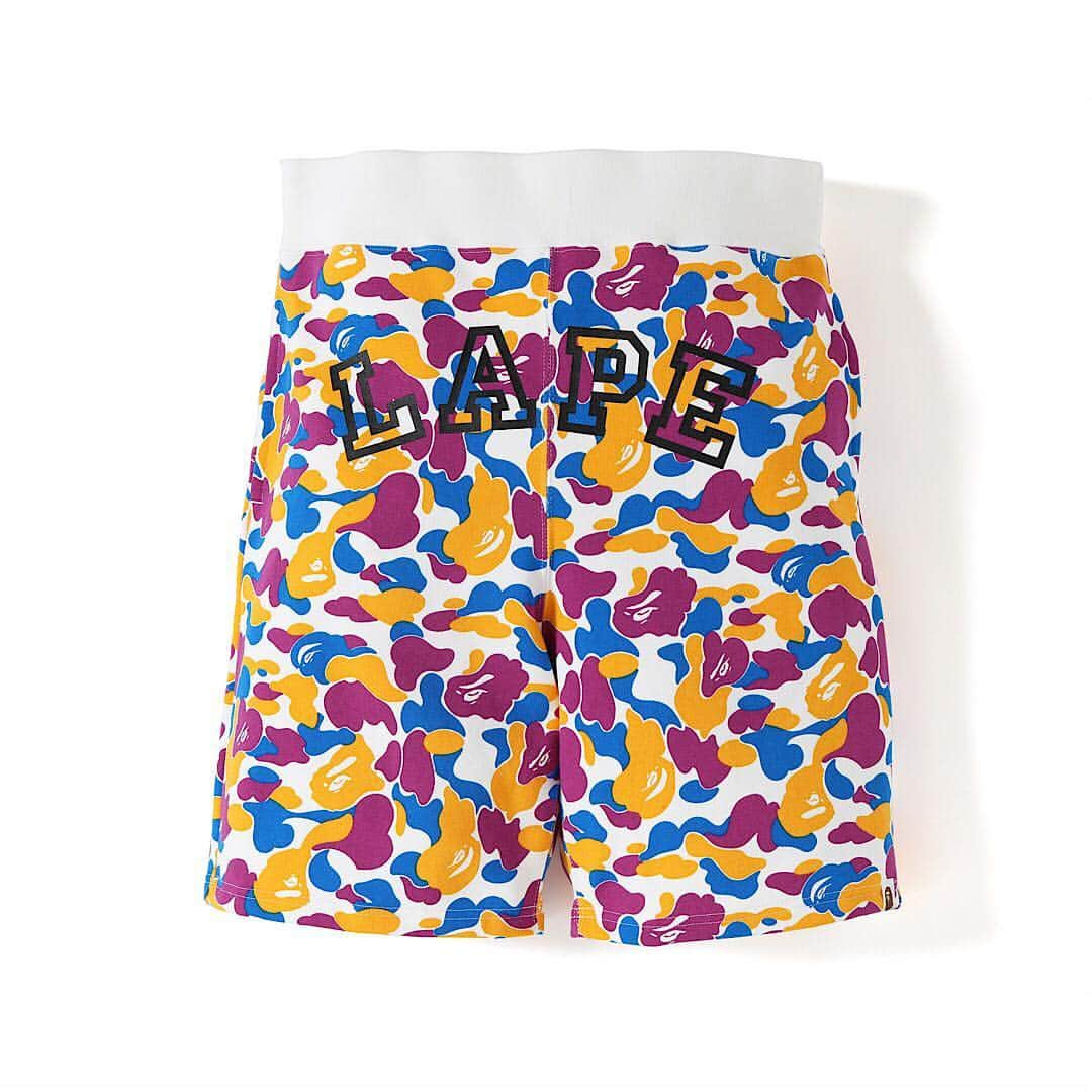 HYPEBEASTさんのインスタグラム写真 - (HYPEBEASTInstagram)「@hypebeaststyle: BAPE LA is celebrating its first anniversary with an exclusive collection of LA Lakers-inspired goods. The items will release exclusively at the BAPE LA store, however, some pieces are available now online ahead of its March 23 drop. Photo: @bape_us」3月23日 17時02分 - hypebeast