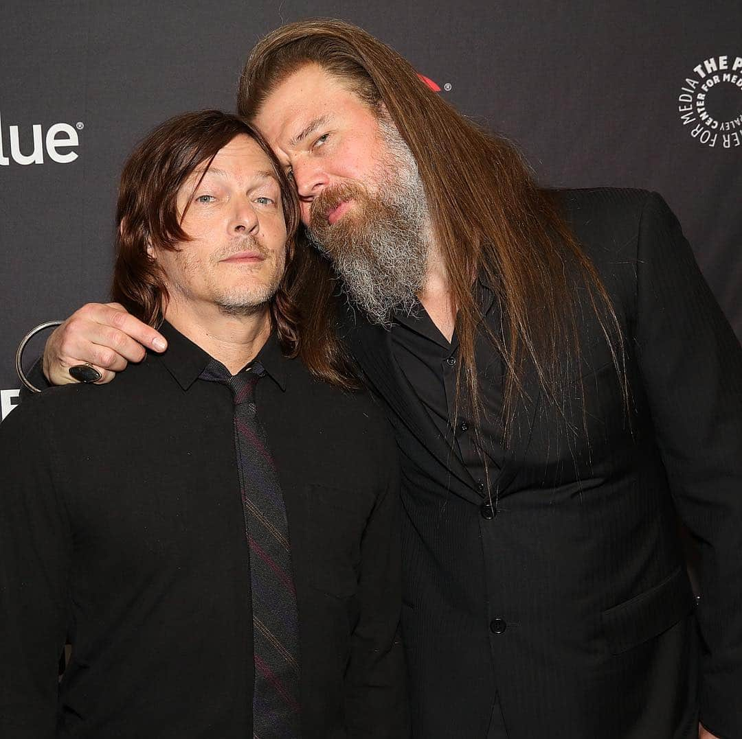 Just Jaredさんのインスタグラム写真 - (Just JaredInstagram)「@bigbaldhead and @rambodonkeykong pose together at PaleyFest before reuniting with the rest of @amcthewalkingdead cast! #NormanReedus #RyanHurst #WalkingDead #TWD #TheWalkingDead Photos: Getty」3月23日 15時39分 - justjared