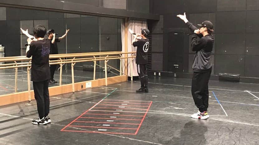 小波津亜廉さんのインスタグラム写真 - (小波津亜廉Instagram)「[22/3/19] Dance practice was in session! ⠀⠀⠀ ⠀ #kohatsuallen ⠀⠀⠀ ⠀ Source: Allen and I-Chu’s twitters」3月23日 15時36分 - ahun_andsome
