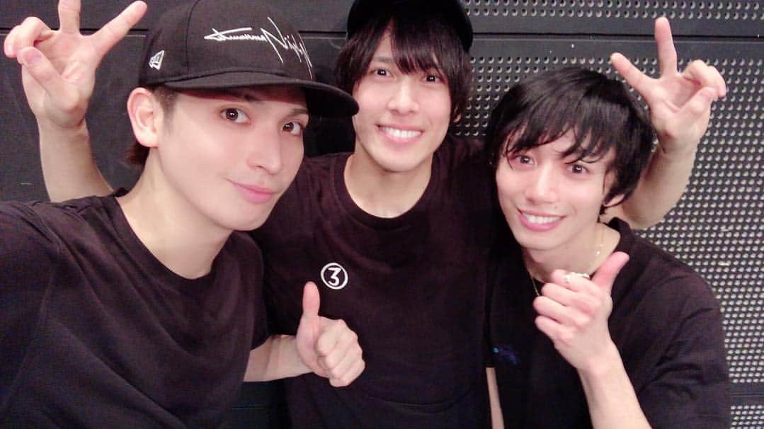 のインスタグラム：「[22/3/19] Dance practice was in session! ⠀⠀⠀ ⠀ #kohatsuallen ⠀⠀⠀ ⠀ Source: Allen and I-Chu’s twitters」