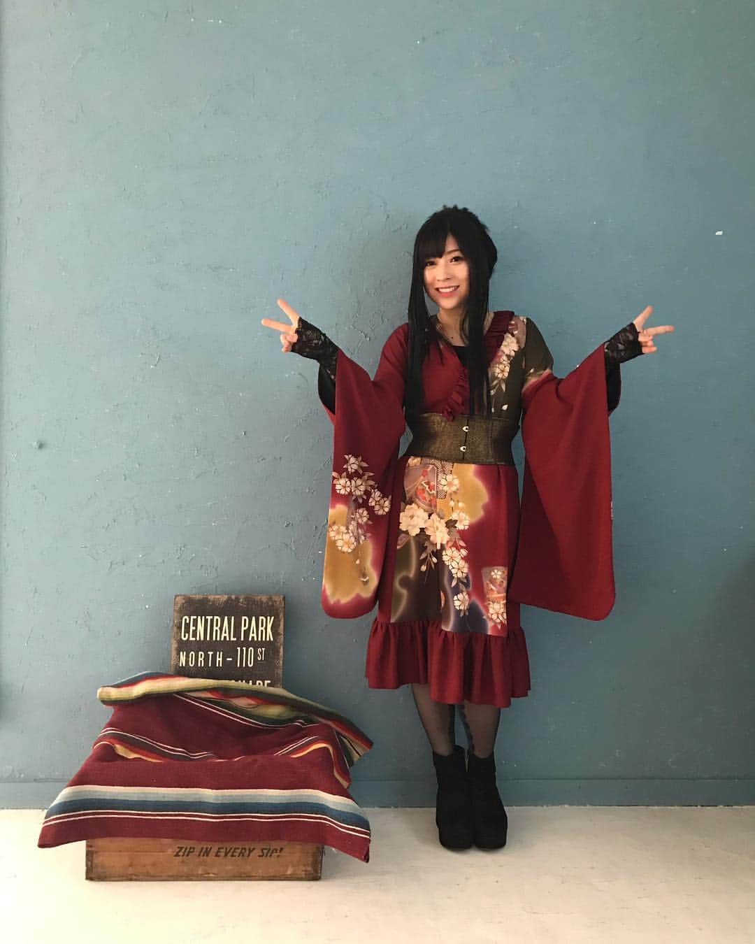 鈴華ゆう子のインスタグラム：「雑誌の撮影でした（´ω`*） 楽しかったー♪また追って情報はお知らせします。この写真とは全く違う雰囲気で撮りました！お楽しみに〜 #yukosuzuhana」
