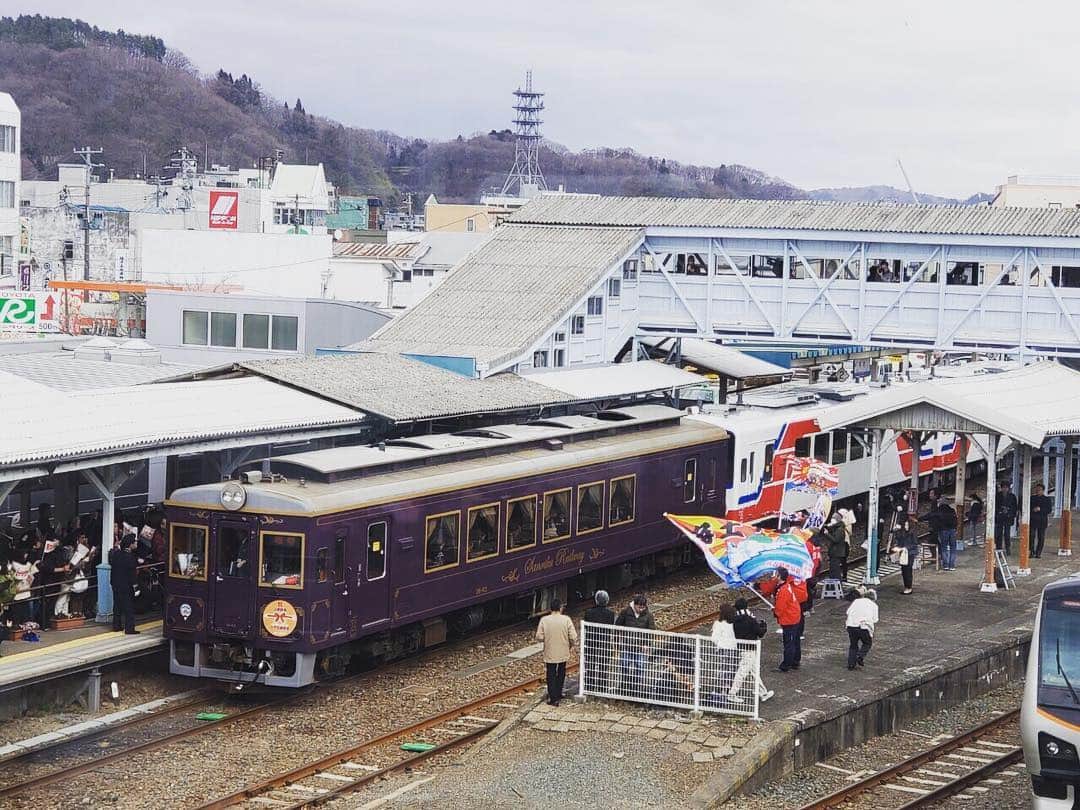吉川正洋さんのインスタグラム写真 - (吉川正洋Instagram)「記念列車が無事宮古駅に到着しました。日本一長い163kmの第三セクター、三陸鉄道リアス線。明日から通常運行が始まります！！」3月23日 15時47分 - dhyoshikawa