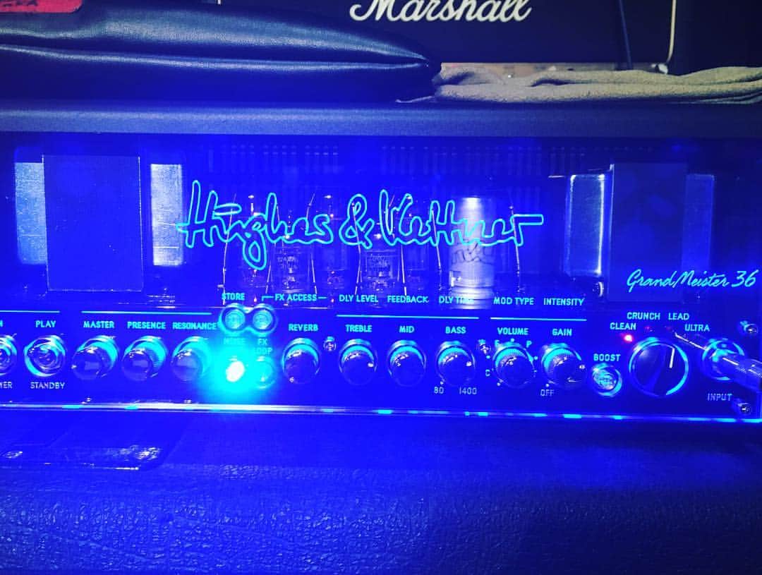 のインスタグラム：「本日は夢チカLIVE@札幌KRAPS HALL!! 空輸の関係で機材がいつもと違うから音が新鮮🦐 今回はそれなりに作れたかな😊 お楽しみに🎉」