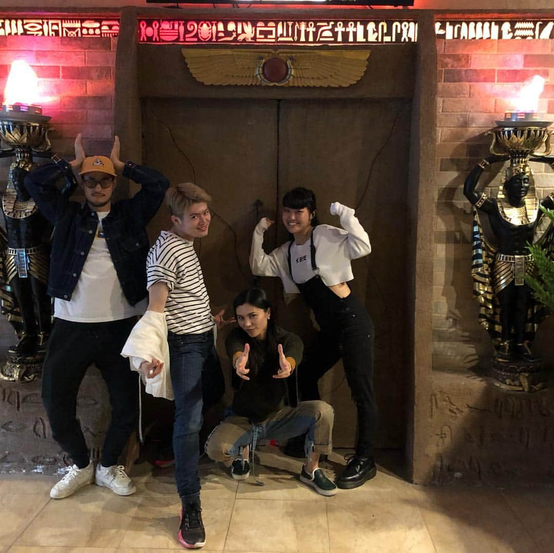 仲宗根梨乃さんのインスタグラム写真 - (仲宗根梨乃Instagram)「WOW we DID escape successfully again! #escaperoom 04:15 Left⏱ PiC before/after #let’sgetit」3月23日 15時52分 - rinokinawa