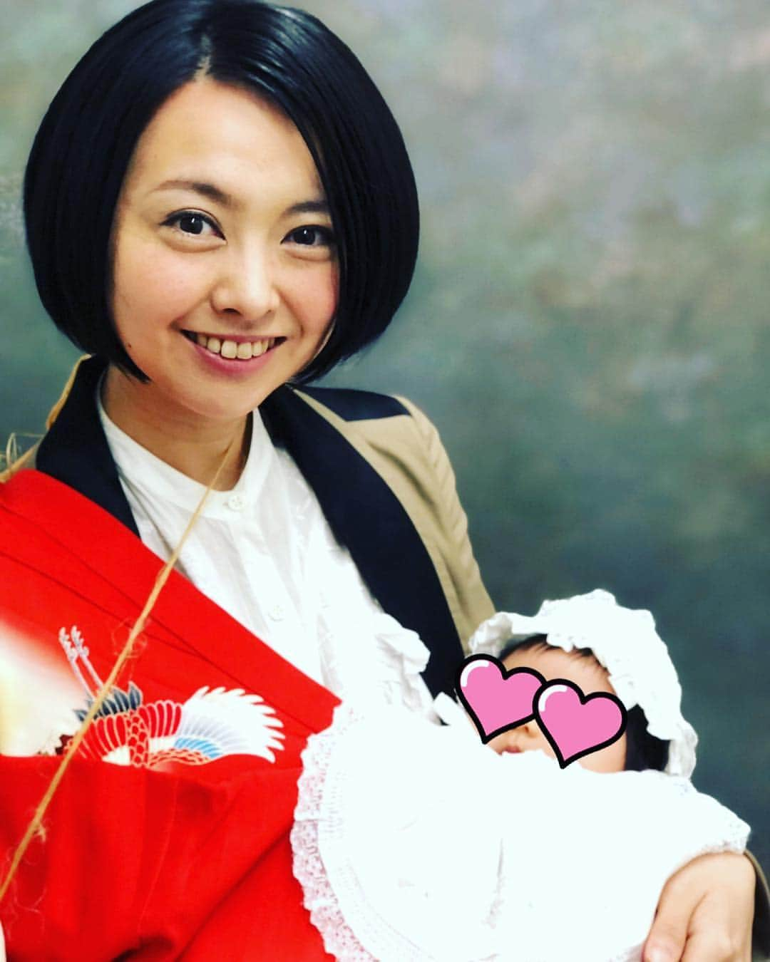 野村佑香さんのインスタグラム写真 - (野村佑香Instagram)「オレンジちゃんのお宮参り&写真撮影✨  お参りの時は雨も雪も降らず☃️ パープルちゃんもいい子にしてくれていました♪  #お宮参り#家族写真」3月23日 16時04分 - nomuyuu