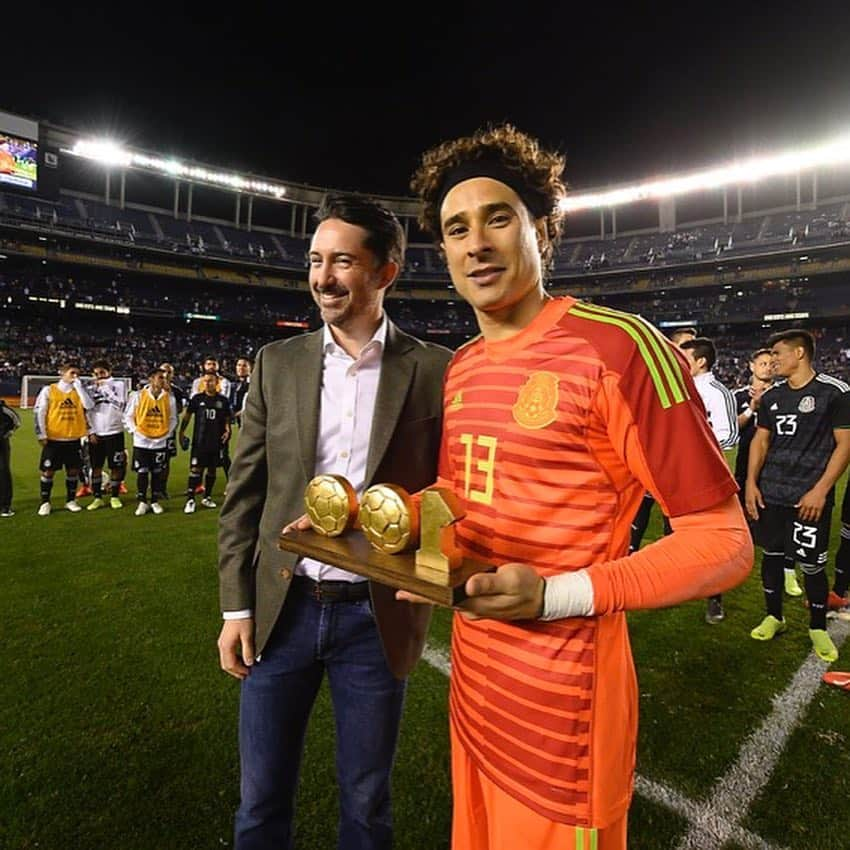 ギジェルモ・オチョアさんのインスタグラム写真 - (ギジェルモ・オチョアInstagram)「Gracias @miseleccionmx ... es un orgullo representar a mi país , Un sueño hecho realidad , a la gente ... GRACIAS por su cariño y apoyo todos estos años. #vamosXmas #NoMemoNoParty #PasionYOrgullo」3月23日 16時13分 - yosoy8a