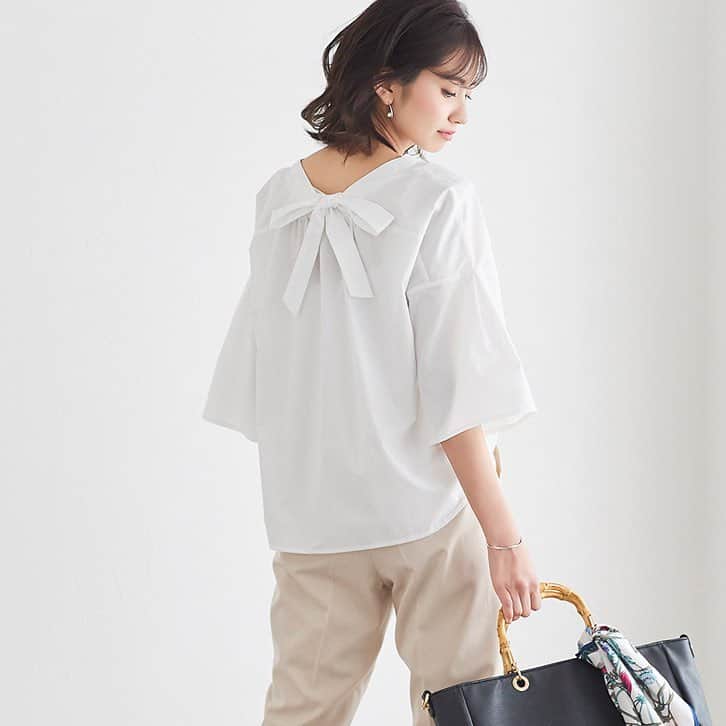 Pierrot［ピエロ］さんのインスタグラム写真 - (Pierrot［ピエロ］Instagram)「: New item﻿﻿﻿ ﻿﻿﻿﻿ ﻿﻿﻿ バックコンシャスで魅せる﻿ 甘さ控えめの程よい大人フェミニン﻿ ﻿ ﻿﻿﻿﻿ or1711-014183﻿ ✔︎ 後ろリボンVネックブラウス﻿ ¥2,290+tax﻿﻿﻿﻿ ﻿﻿﻿﻿ ﻿﻿﻿﻿ 画像をタップするとアイテム詳細がご覧いただけます♩﻿﻿﻿﻿ ﻿﻿﻿﻿ ﻿﻿﻿﻿ STAFFアカウント ☞ @pierrot_staff﻿﻿﻿﻿ ﻿﻿﻿﻿ ﻿﻿﻿﻿ #pierrot #pierrot_shop #オトナ女子 #大人コーデ #ママコーデ #ママファッション #おしゃれママ #プチプラコーデ #きのコ #きょコ #あすコ #いつコ #2019春夏 #2019ss #アラサーコーデ #アラフォーコーデ  #aライン #フェミニンコーデ #onoff #オフィスカジュアル」3月23日 16時11分 - pierrot_shop