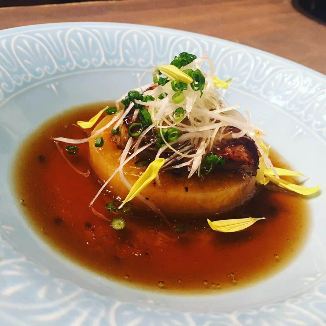 泳ぎイカ銘魚料理　磯銀さんのインスタグラム写真 - (泳ぎイカ銘魚料理　磯銀Instagram)「アラカルトメニューが新しくなりました😊フォアグラ大根✨ #磯銀#淀屋橋#肥後橋#鮮魚#日本酒#ランチ#大人の隠れ家」3月23日 16時30分 - isogin_yodoyabashi