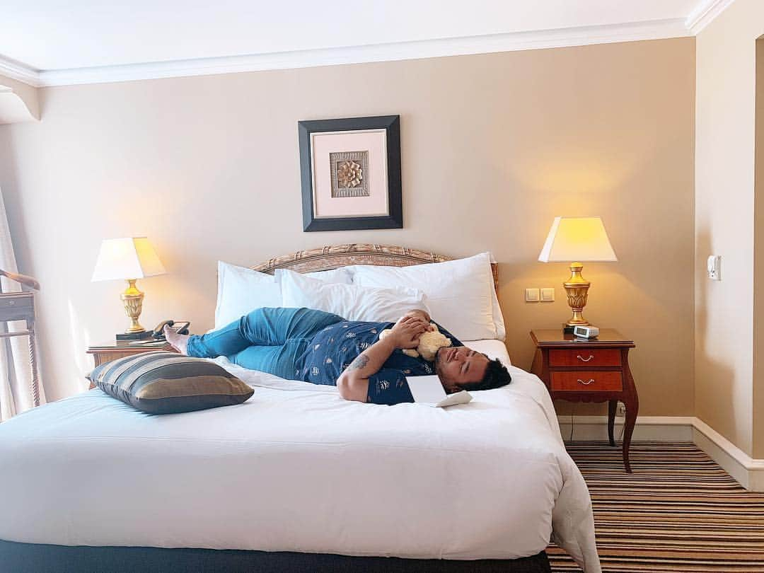 Ivan Gunawanさんのインスタグラム写真 - (Ivan GunawanInstagram)「. It feels like home sweet home, staying for couple of days in @granmahakamhotel . The bed is very comfort and i love the smells of the room. / / #ivangunawan #granmahakamhotel #staycation #weekendescape」3月23日 16時23分 - ivan_gunawan