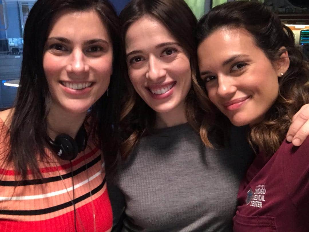 トーレイ・デヴィートのインスタグラム：「#PowerHouseWomen ! Our #ChicagoMed director, @milenagovich & fellow costar @marinasqu . Love getting to work with these two. ❤️ #femalefilmmakerfriday #womenwhoinspire #squadgoals #OneChicago」