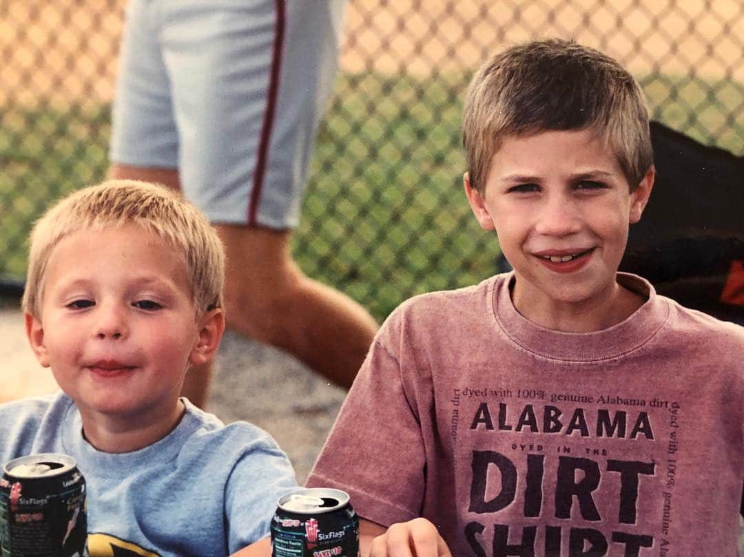 ティモシー・ドレンスキーさんのインスタグラム写真 - (ティモシー・ドレンスキーInstagram)「Throwback to the days when happiness was mom letting you have soda. #Sprite #ballparkweekends #buzzcuts」3月23日 8時08分 - timtastic92