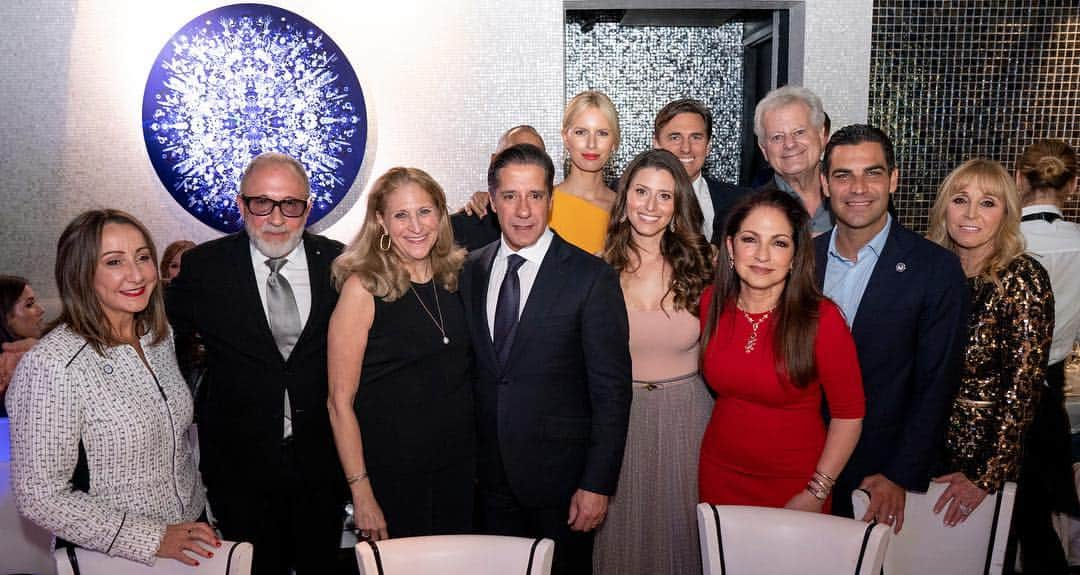 カロリナ・クルコヴァさんのインスタグラム写真 - (カロリナ・クルコヴァInstagram)「The wonderful people behind @teensforfoodjustice in Miami at our dinner where we raised over $600k ensuring that two new schools will now receive the program. TFFJ works to ensure universal equitable access to healthy, fresh, affordable food and is a mission very close to our hearts. We feel fortunate to be a part of such a great group of people who feel the same and work toward a common goal together. 🌱❤️🙏🏼 @estefankitchen @gloriaestefan @emilioestefanjr @miamisup @francisxsuarez @susievcastillo @taraswibel @archiemarine」3月23日 8時16分 - karolinakurkova